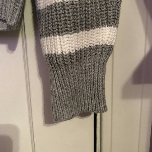 NWOT A New Day Grey & White Striped V-Neck Sweater - Size L - Picture 6 of 6